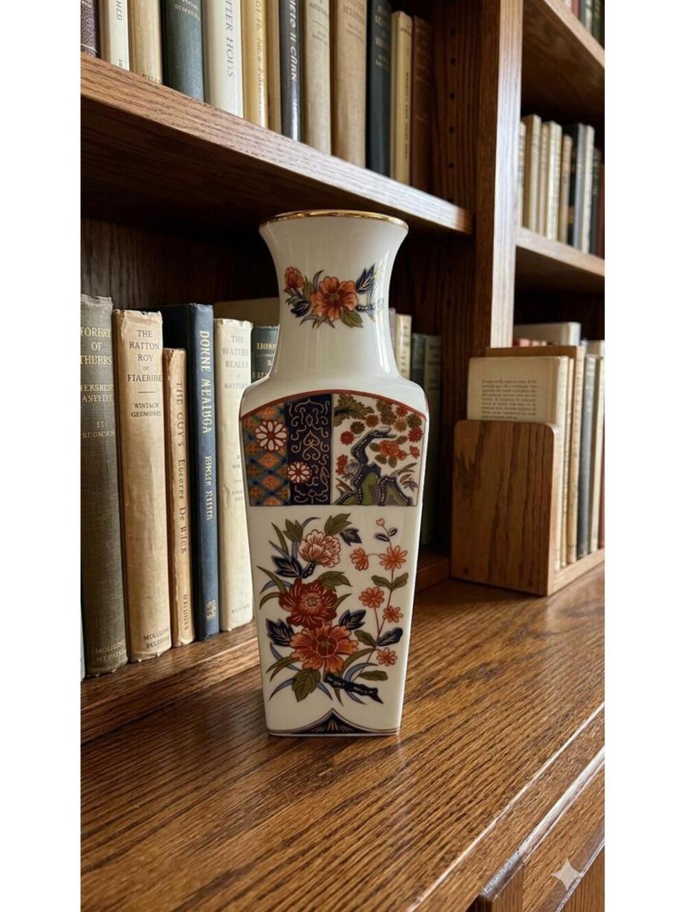 Vintage Old Imari Japan Porcelain Vase Four Sided Floral Display 10"